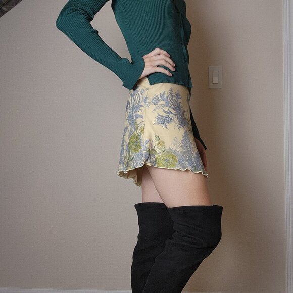 TIGER MIST ELLIE Mini Skirt asymmetrical ruffle side slit floral butter yellow S - Picture 4 of 12